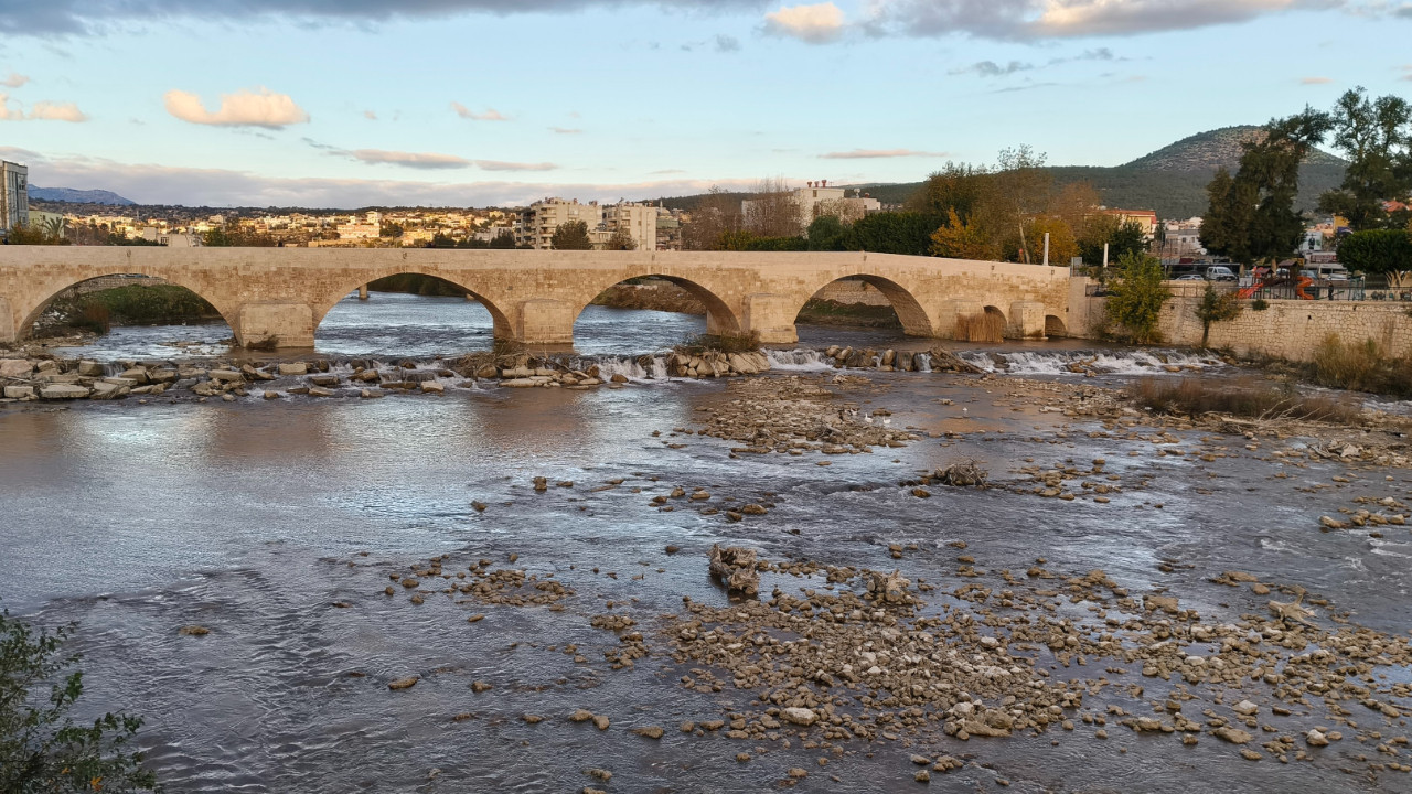Göksu Nehri siyaha döndü