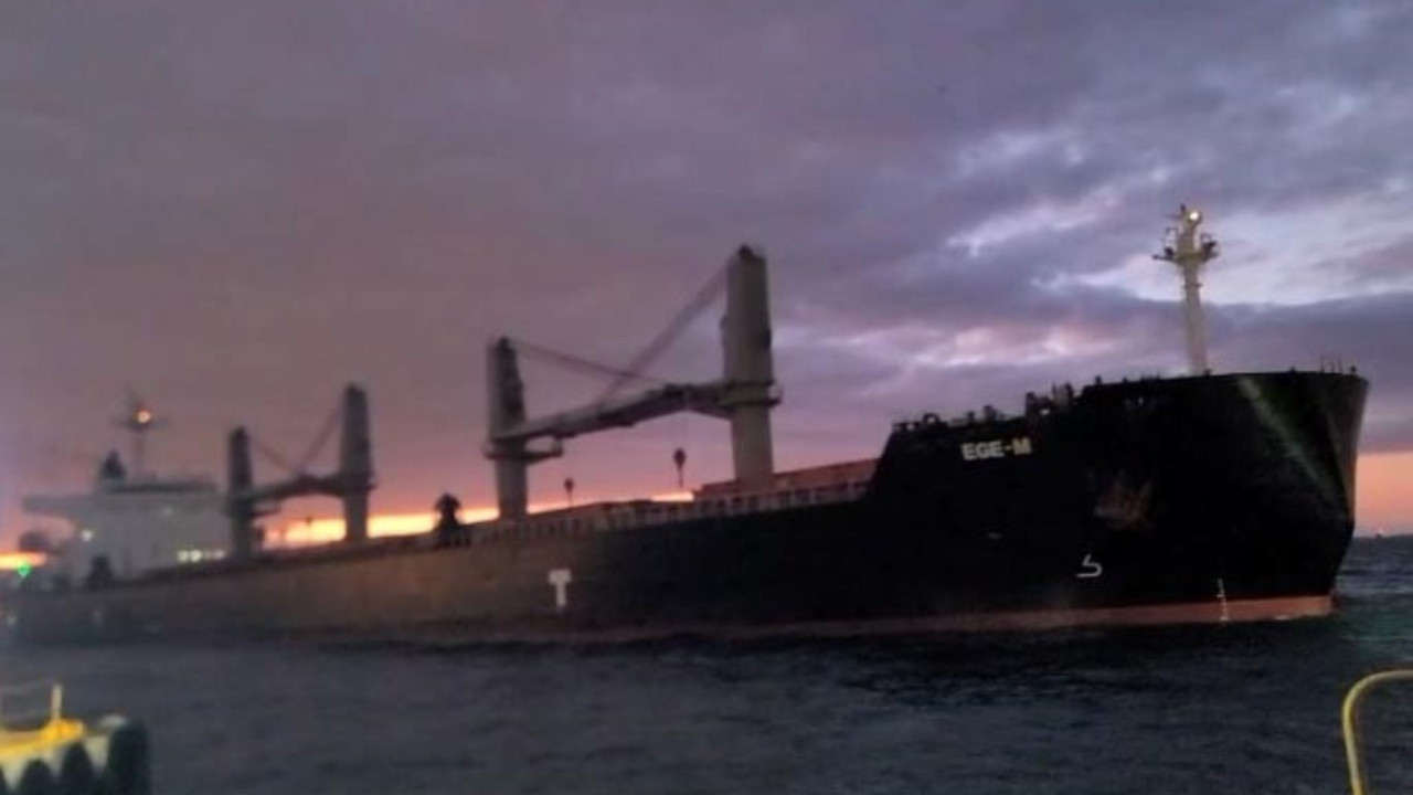 İstanbul'da facianın eşiğinden dönüldü: Sürüklenen kuru yük gemisi son anda durdu
