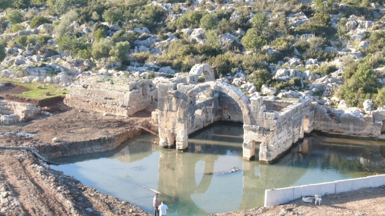 Kazmak için 15 yıl bekledi, şifalı termal havuzu ortaya çıkardı