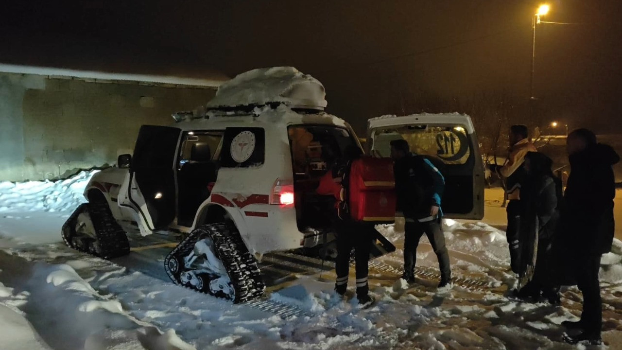 Paletli Ambulans nefes darlığı çeken öğretmen için dağları aştı