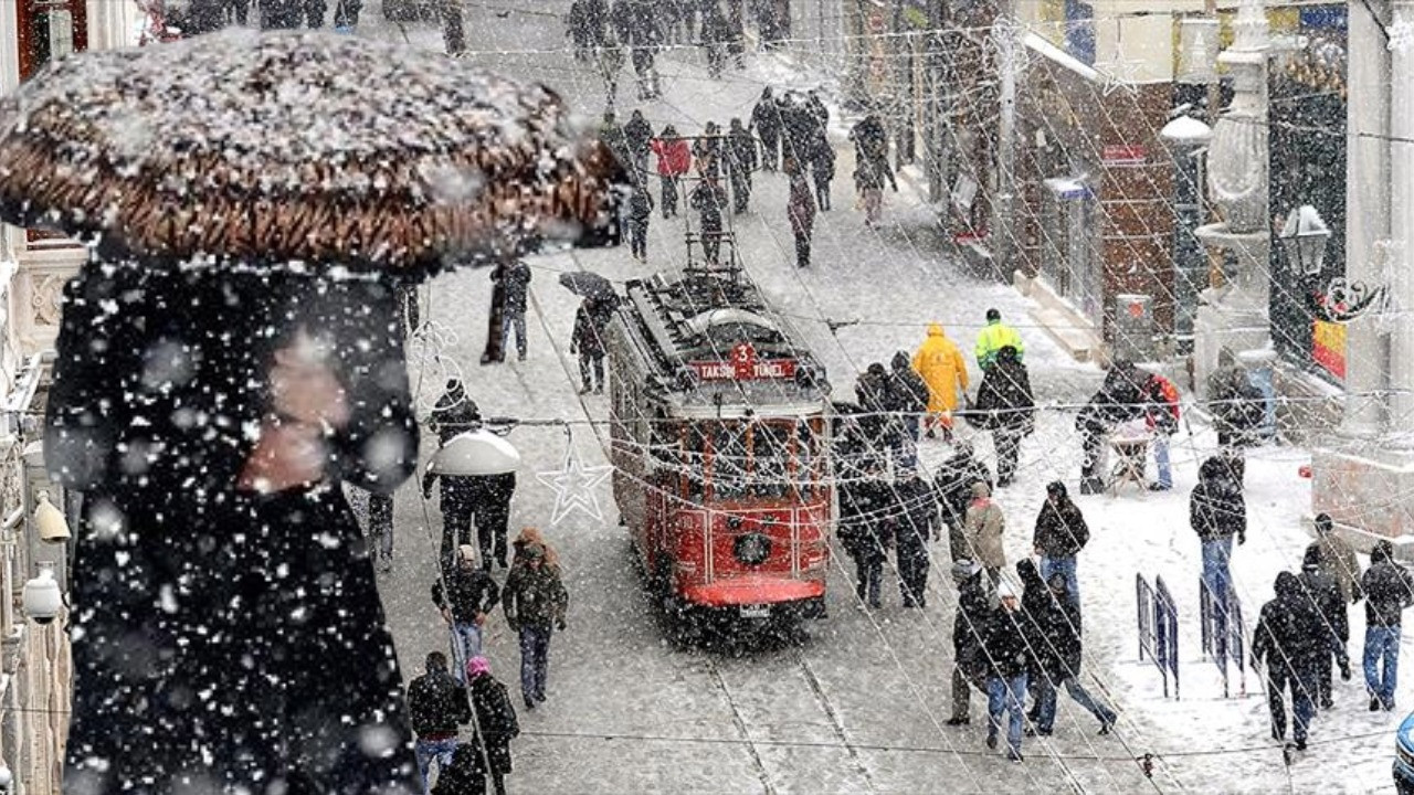 Valilik ilçe ilçe açıkladı: İstanbul'a bu akşam kar geliyor!
