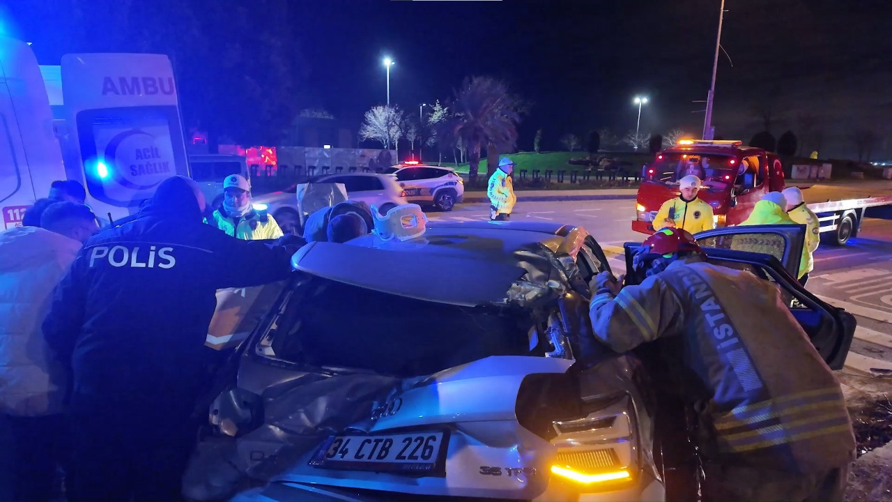 Virajı alamayınca direği devirdi