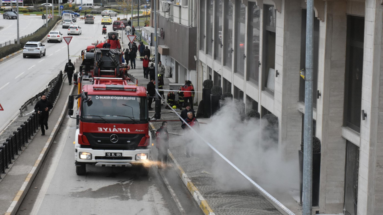 Atıl haldeki otelde patlama sonrası yangın: 2 işçi hastanelik oldu