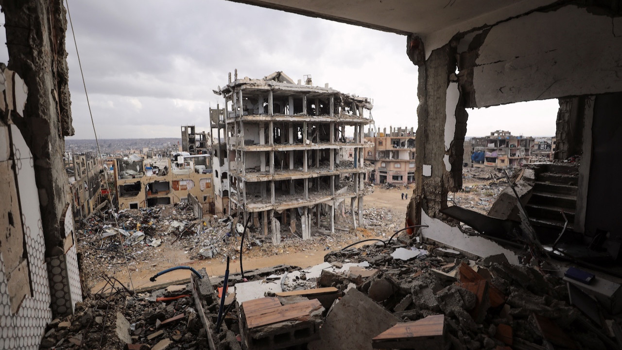 İsrail Filistinlilerin evine gaz bombası attı