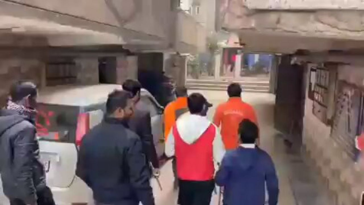 Kılıç dağıttılar, polis harekete geçti: 10 gözaltı