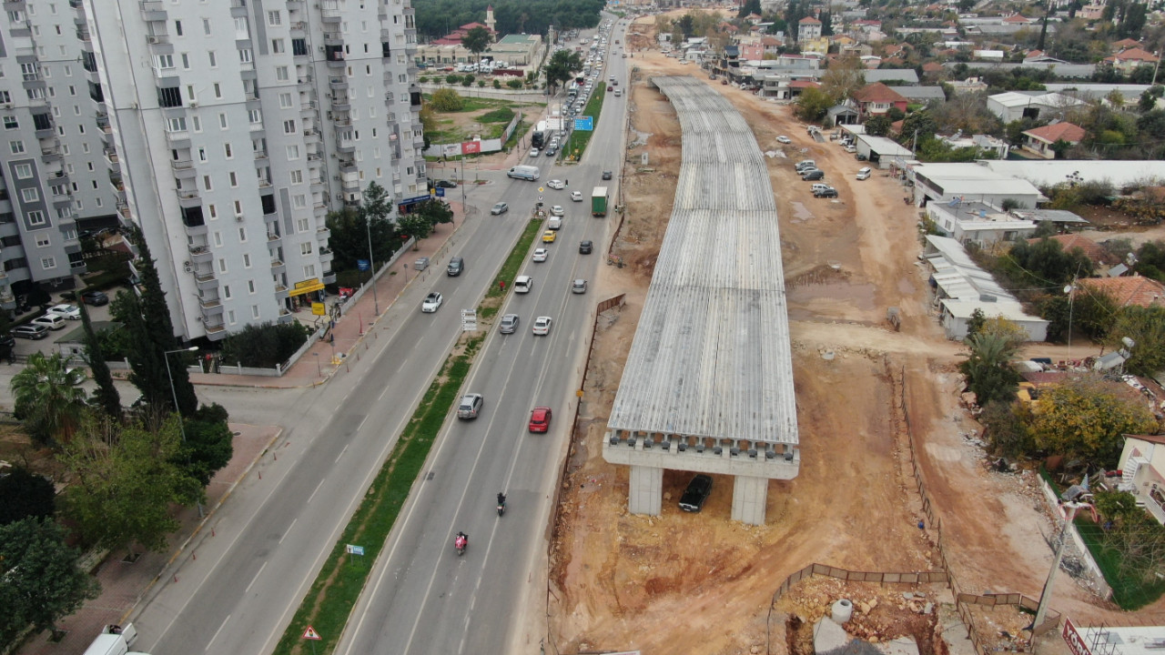 Köprülü kavşak inşaatını durduran pide fırını yıkıldı