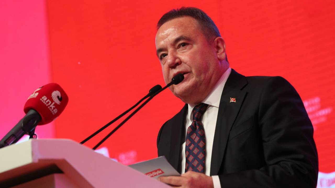 Muhittin Böcek: Yeni yılın daha fazla adalet, huzur ve dayanışma getirmesini diliyorum