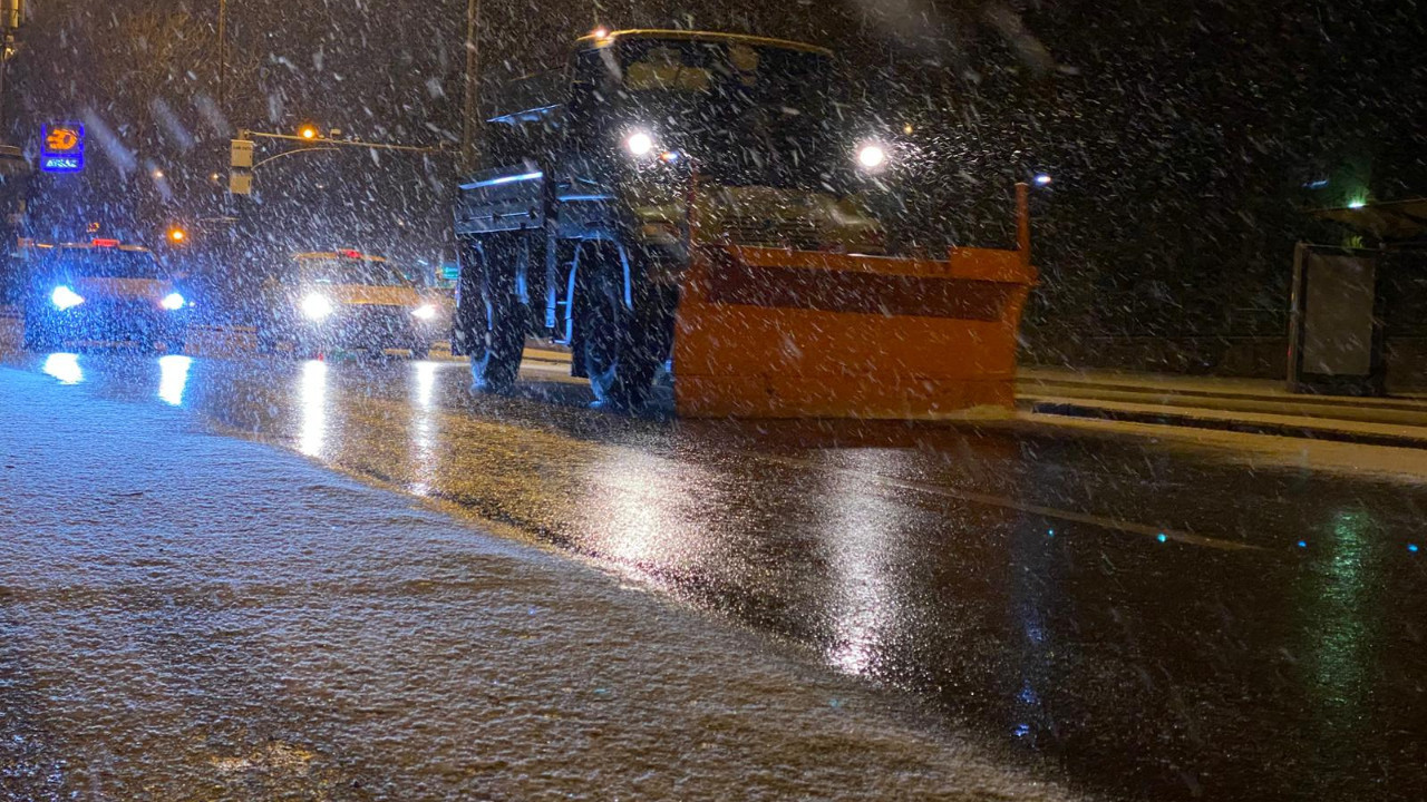 Ankara'da yeni yıl kar yağışıyla başladı