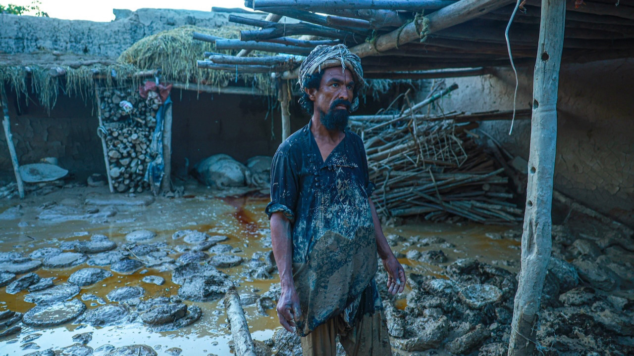 Kar yağışı ve sel felaketi: Onlarca ölü