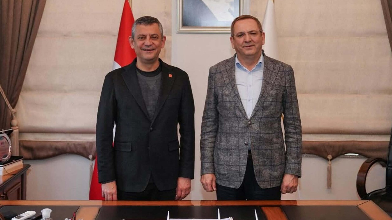 Özgür Özel, Ayvalık Belediyesi'ni ziyaret etti