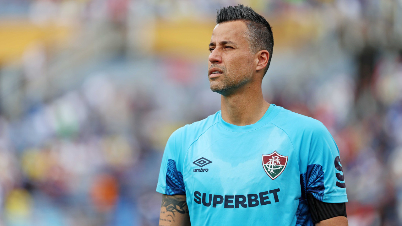 45 yaşındaki rekortmen kaleci sözleşmesini yeniledi