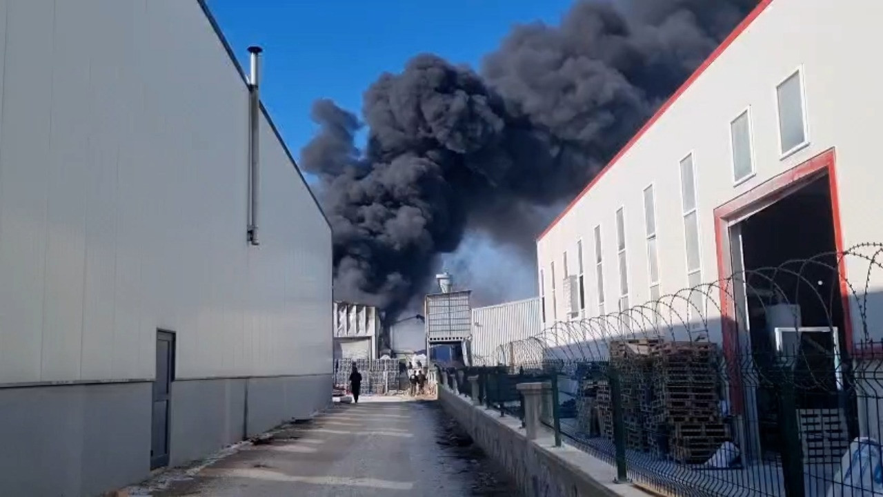 Depo yangını paniğe neden oldu