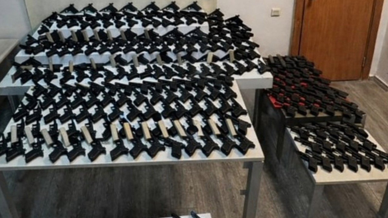 Evinden cephanelik çıktı