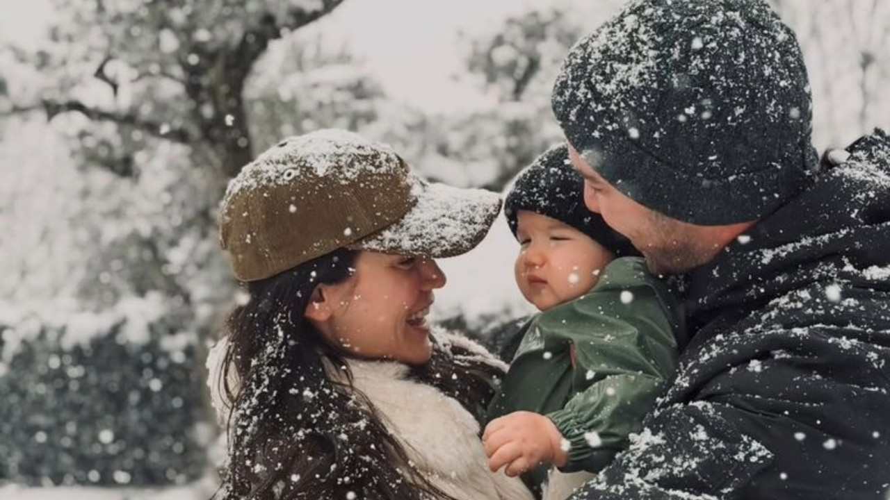 Kaan Yıldırım ve Pınar Deniz'den oğulları ile 2026’ya kar altında merhaba