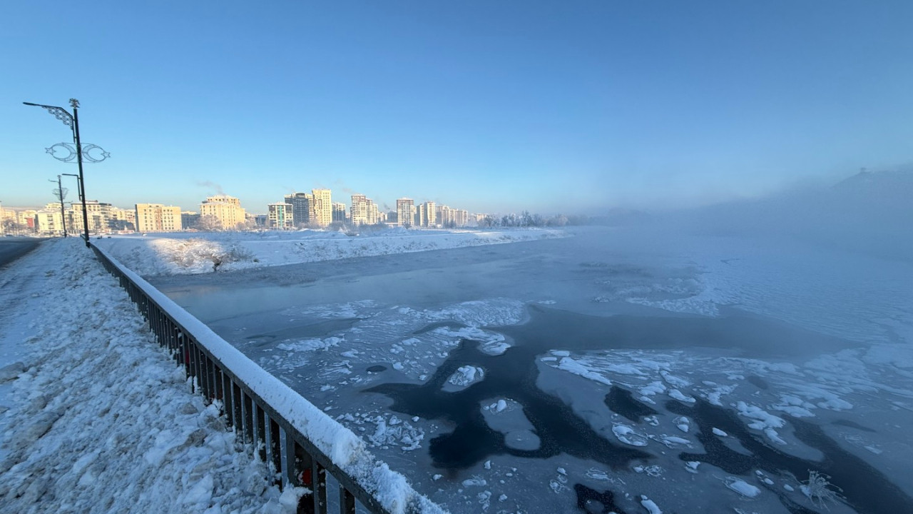 Kutuplar değil Sivas: Kızılırmak dondu