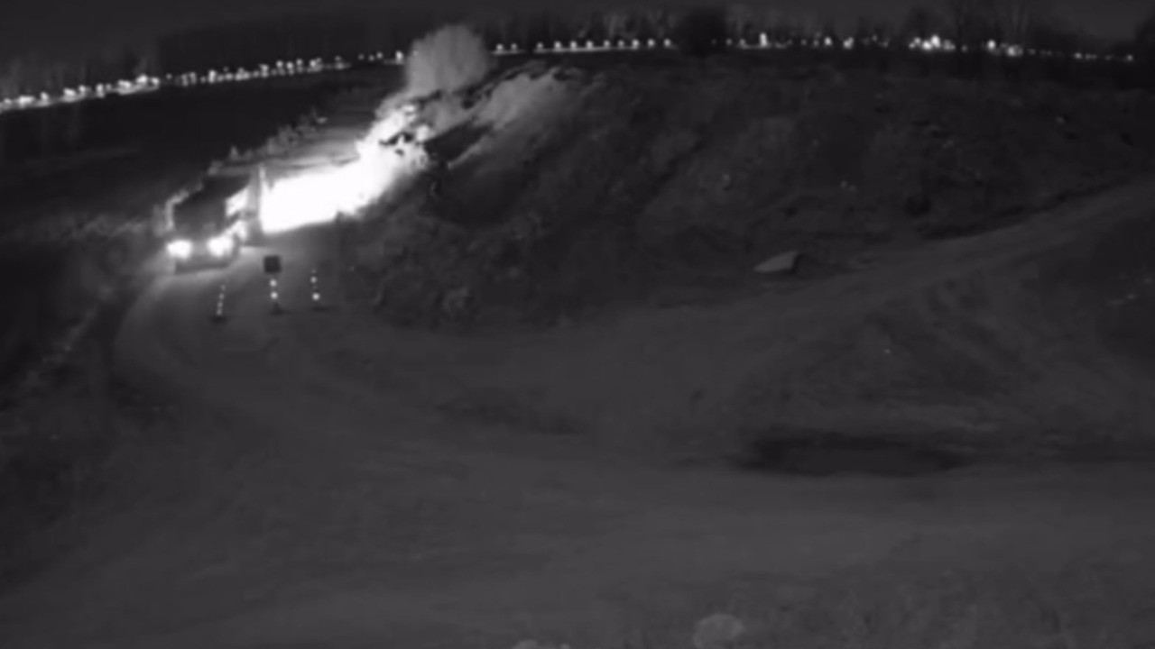 Yol kenarına hafriyat döken kamyon sürücüsüne 63 bin lira ceza