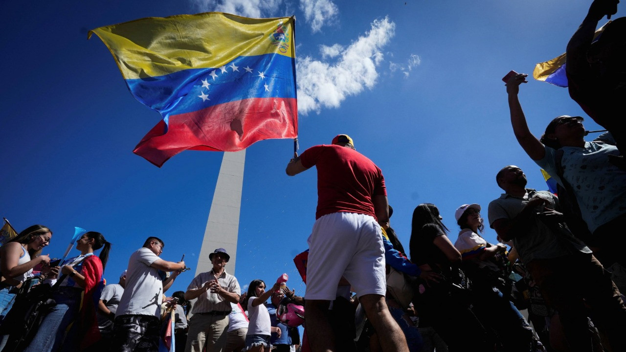 İspanya ve Fransa'dan Maduro açıklaması