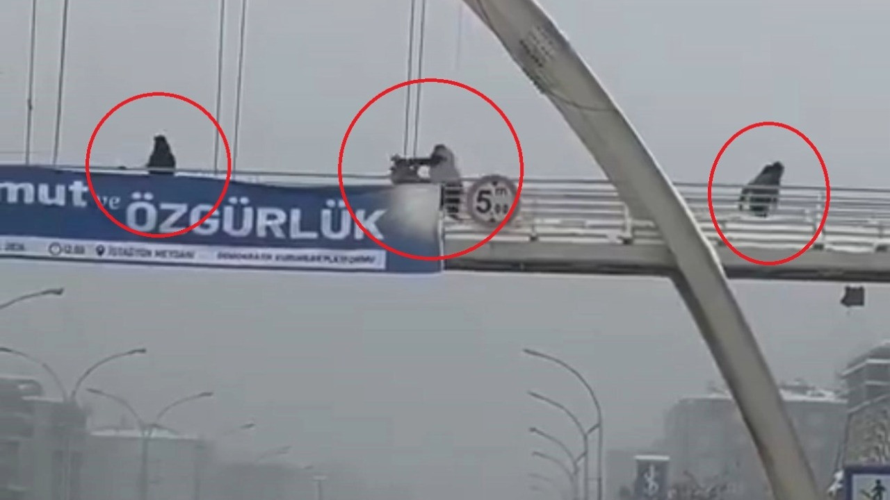 Kar topu atan çocukları yumruklayıp yerde tekmeleyen kişi tutuklandı