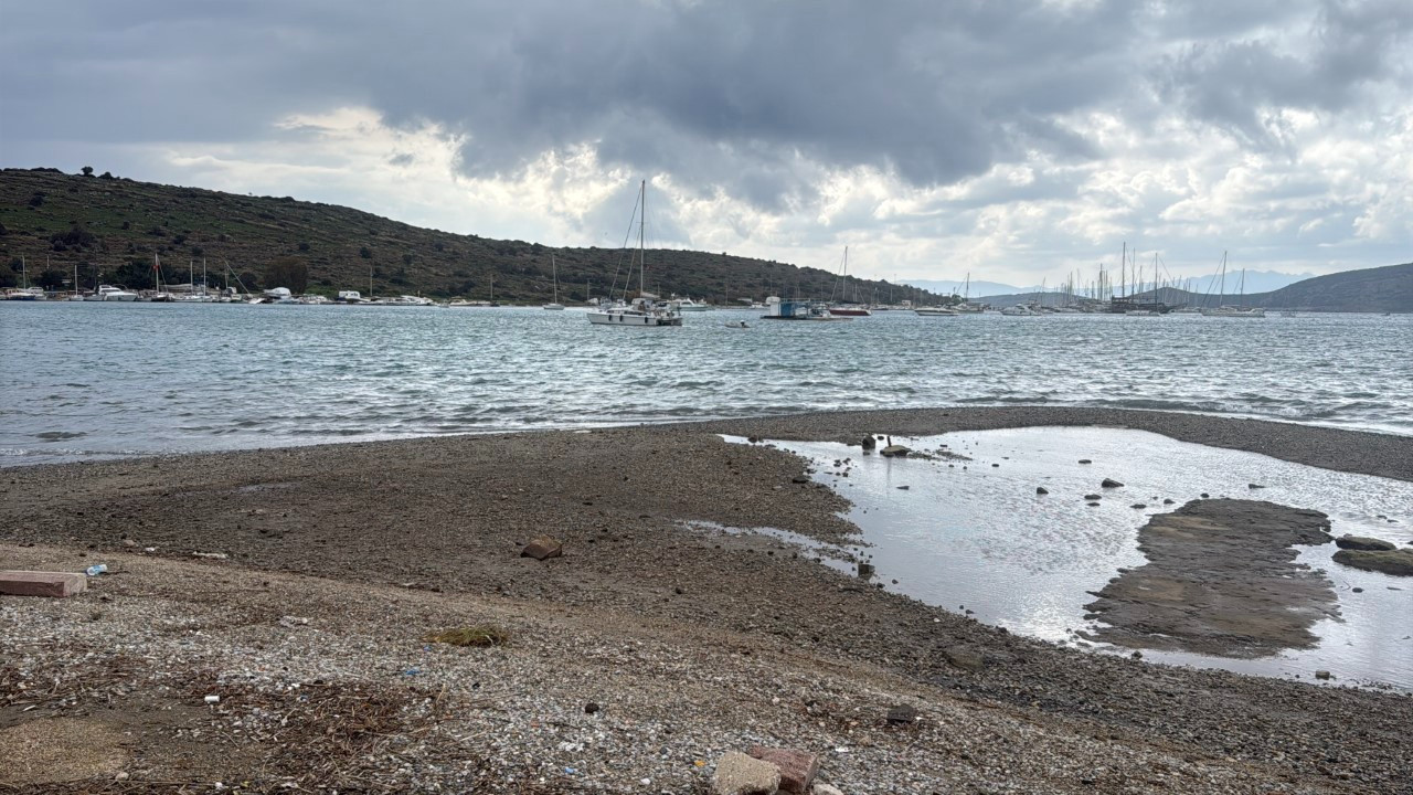 Bodrum'da deniz çekildi