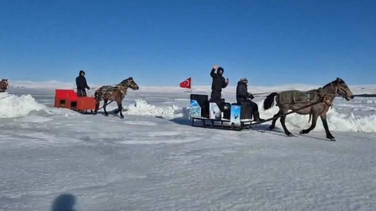 Göl tamamen dondu: Eksi 30 derecede atlı kızaklar başladı