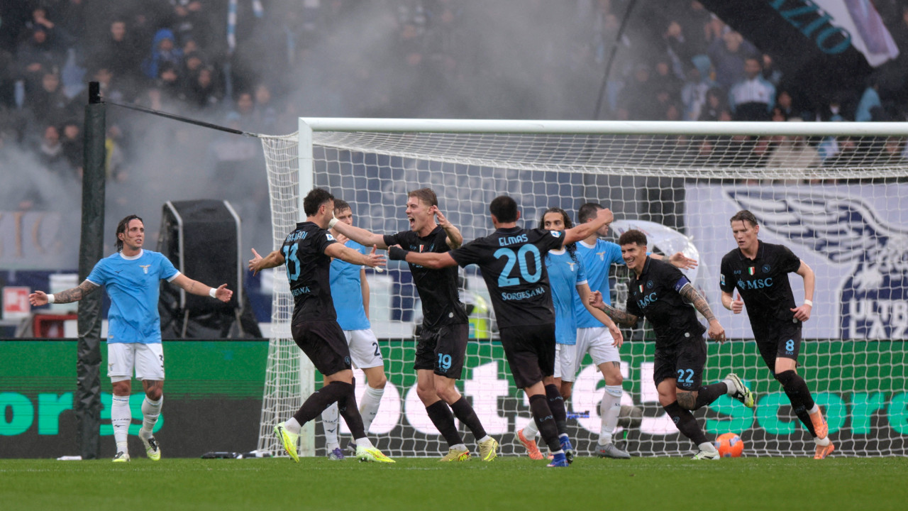 Golden çok kırmızı kart çıktı, Napoli başkentte kazandı: 0-2