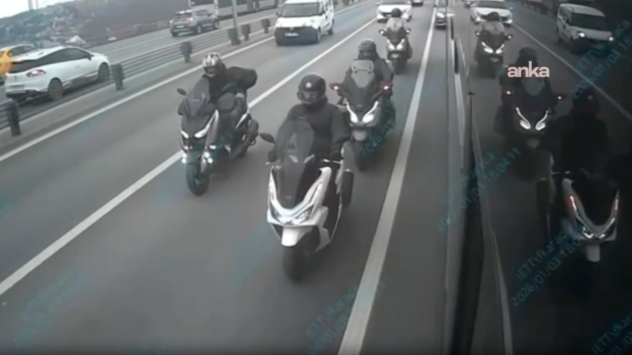 Metrobüs kaptanları motosikletlilere kalkan oldu