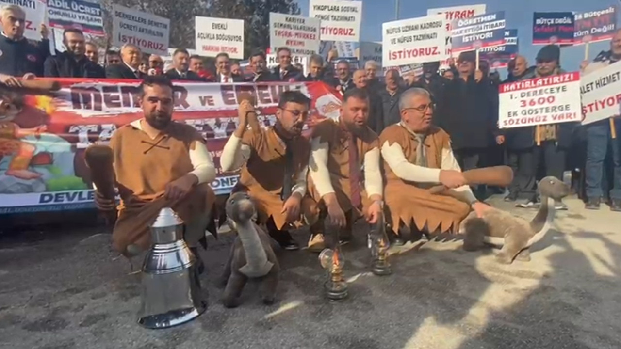 Memur zammına taş devri protestosu