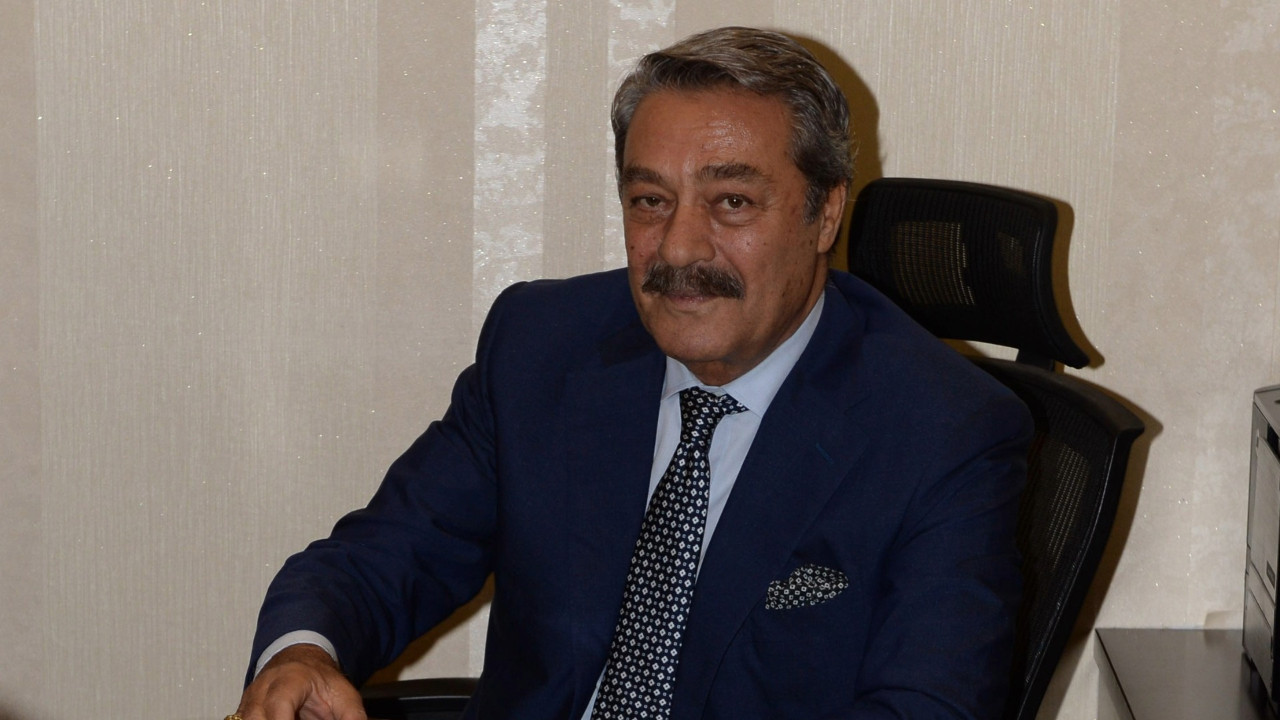 Kadir İnanır hastalık sonrasında ilk kez ayakta poz verdi