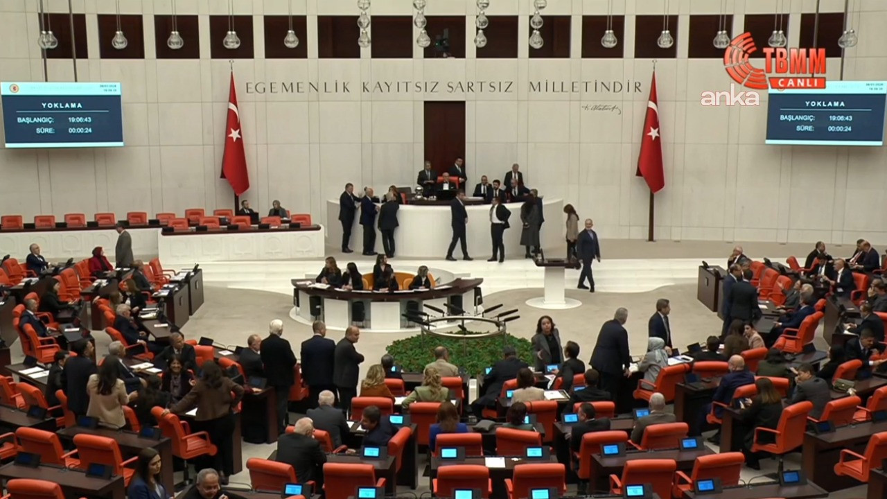 Meclis'te iki kez yeter sayı bulunamadı