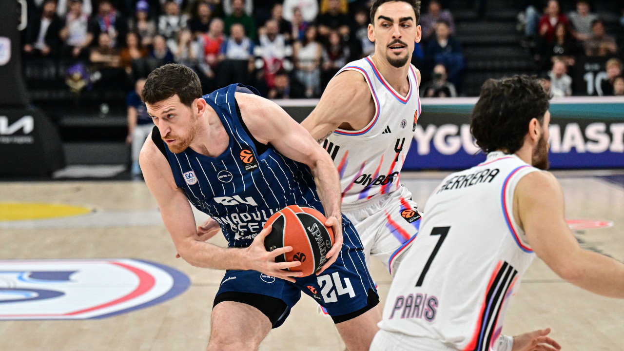 Anadolu Efes'te kabus devam ediyor: Paris'e de yenildi, hasret 4 maça çıktı