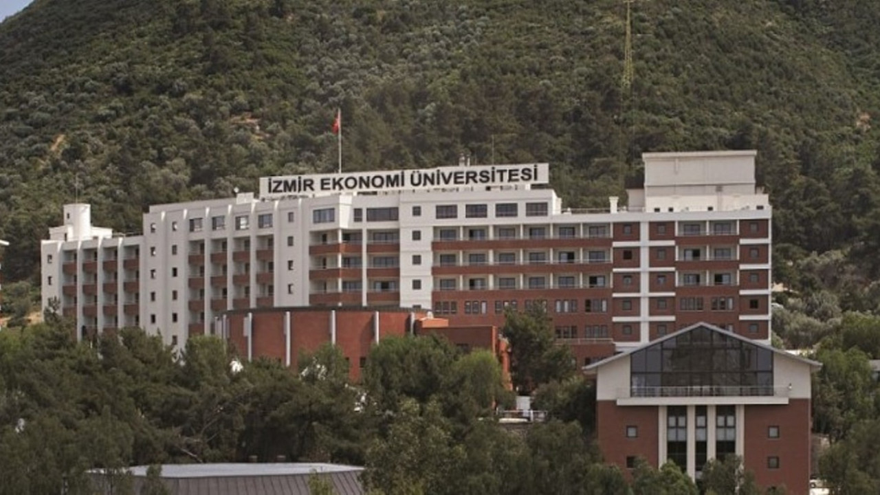 İzmir Ekonomi Üniversitesi'nde skandal: Öğrencilerin bilgileri, fotoğrafları internette