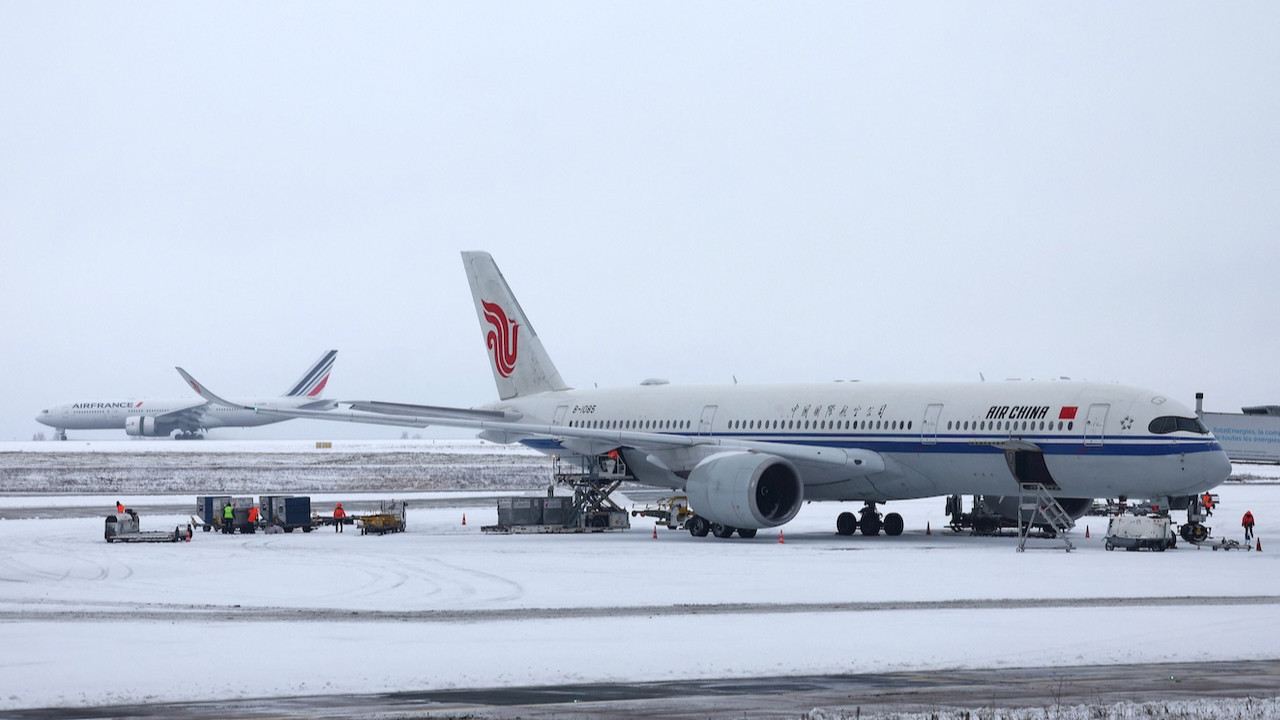 Kış Avrupa'yı vurdu: Uçuşlar iptal oluyor