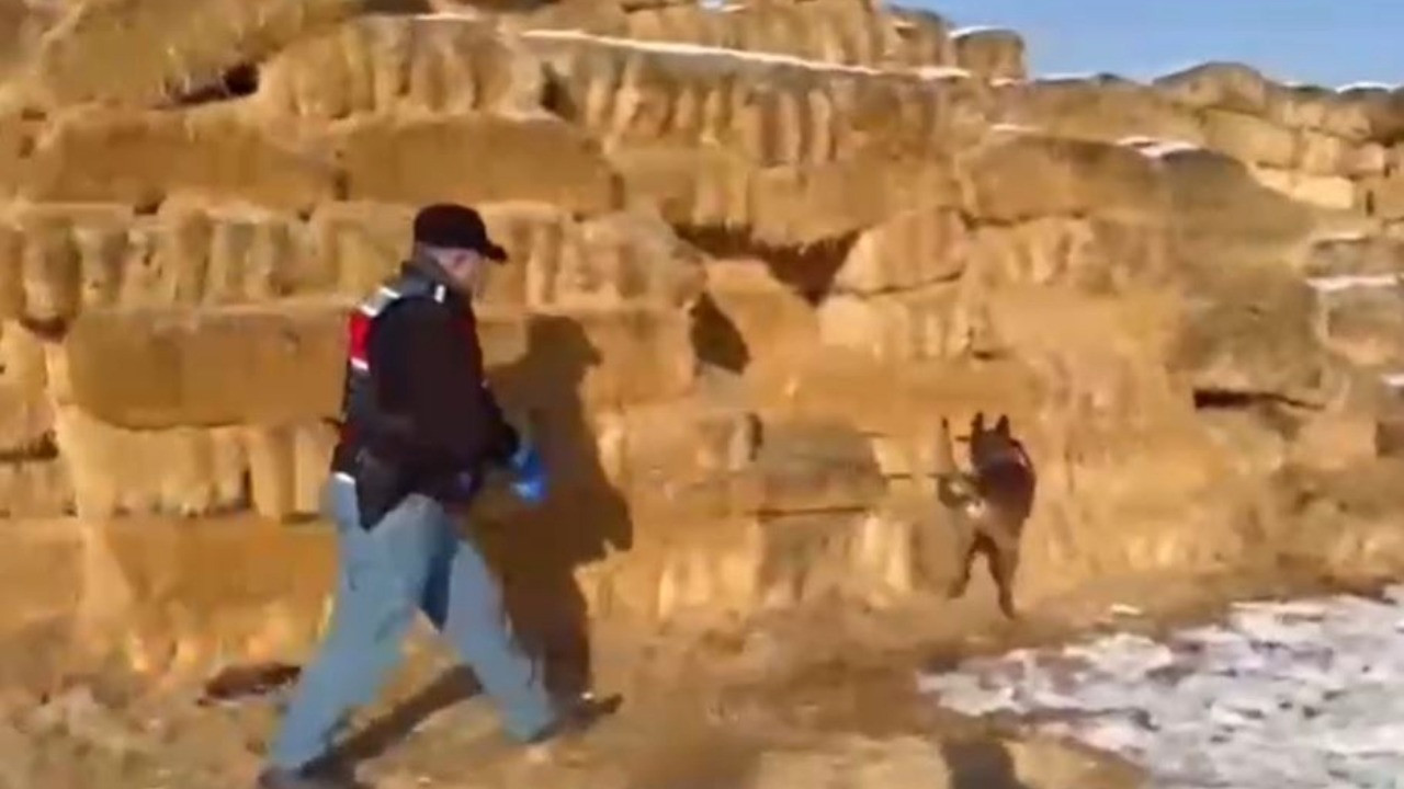 Saman balyaları arasından uyuşturucu çıktı