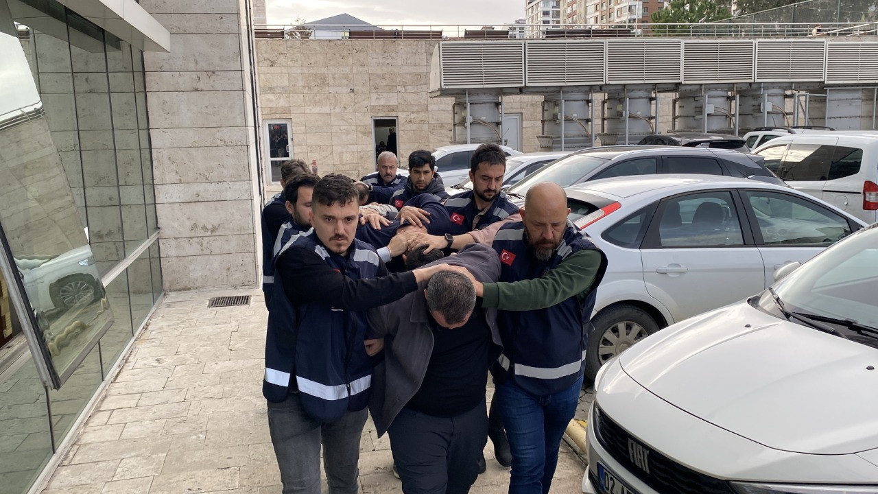 Tehditle 200 bin lirasını alıp dövdüler: 4 gözaltı