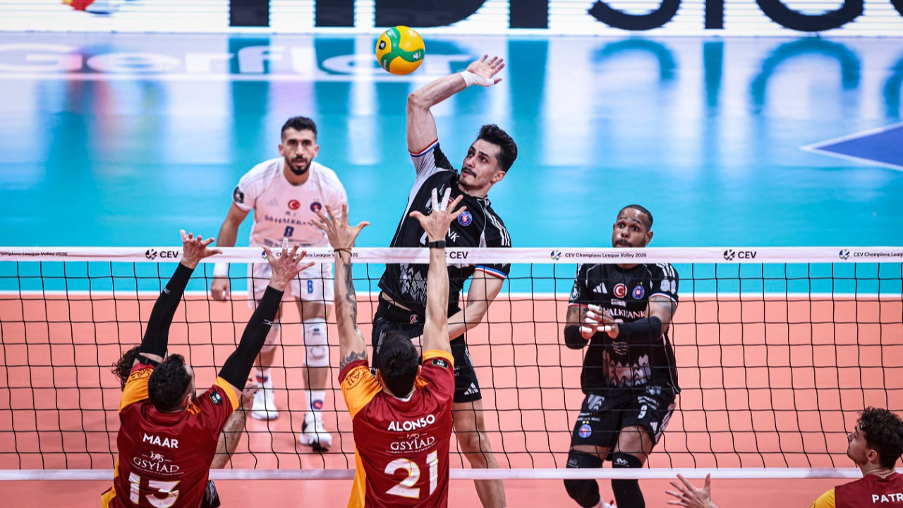 CEV Şampiyonlar Ligi'ndeki derbide Halkbank, Galatasaray'ı 3-2 devirdi