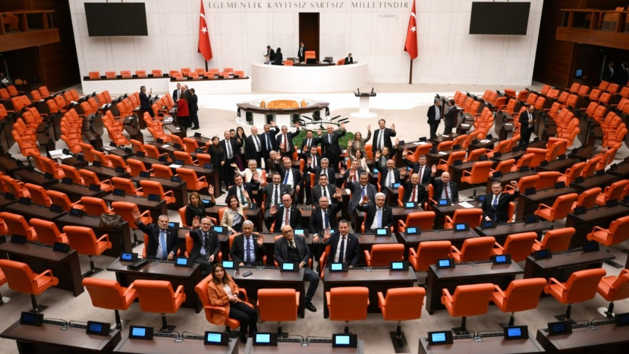 CHP'nin emekli nöbeti başladı