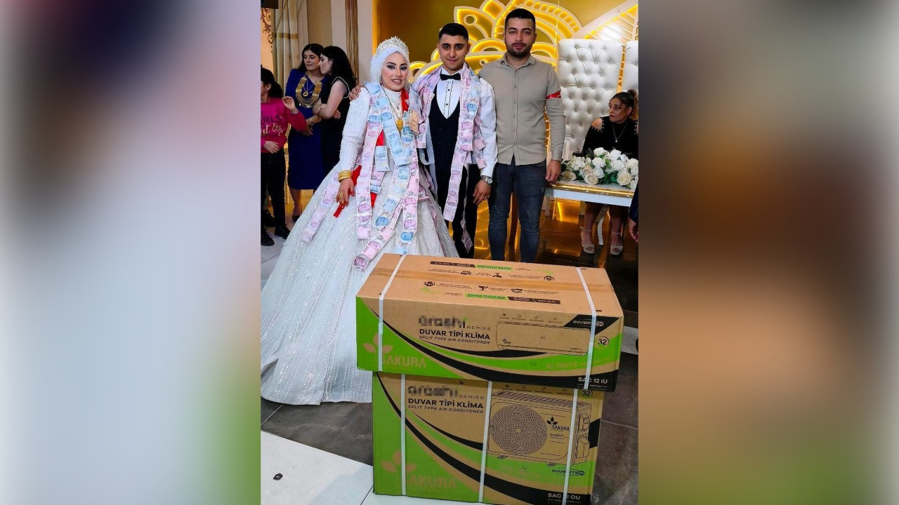 Düğünde gelin ve damada takı yerine klima hediye etti