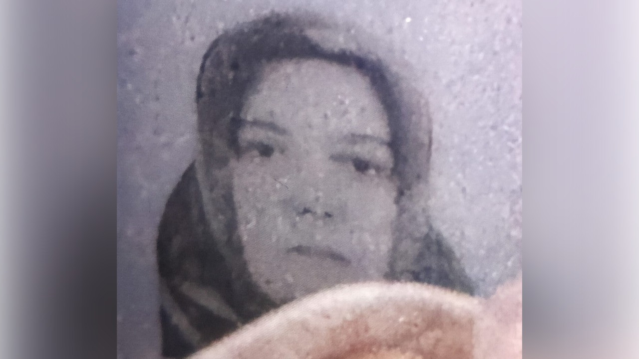 Düşürdüğü cüzdanını almaya çalışırken kamyonun altında kalarak öldü