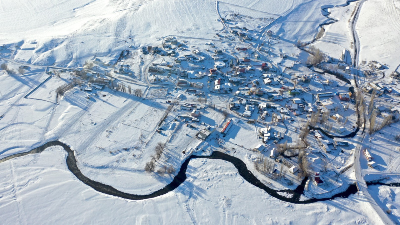 Kars’ta kışa meydan okuyor: Hayvancılığın umudu oldu