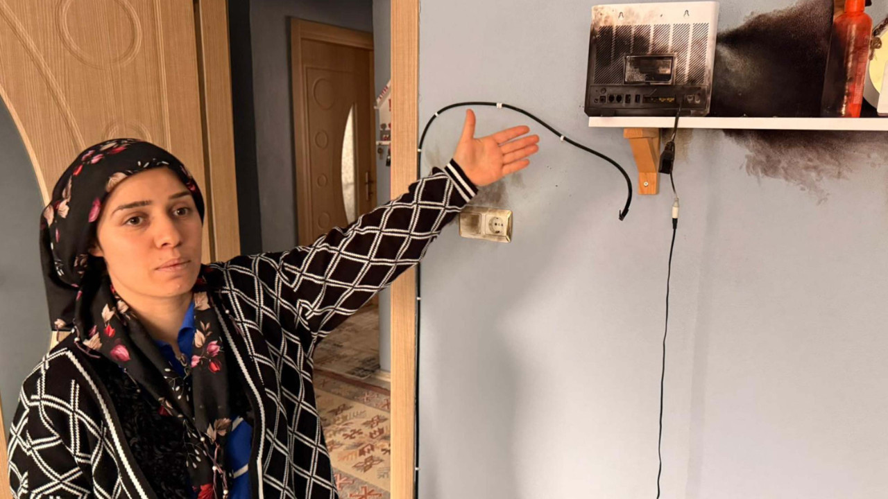 Manisa'da 3 eve yıldırım düştü