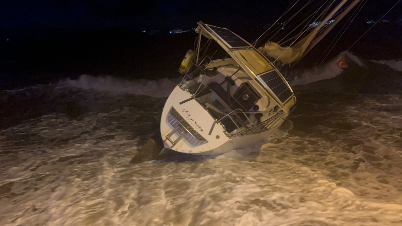 Milyonluk tekne karaya vurdu