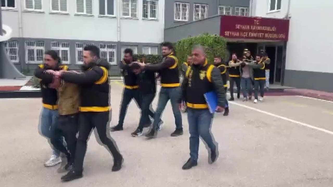 Sokak ortasında çatışma: Yoldan geçen vatandaş hedef oldu