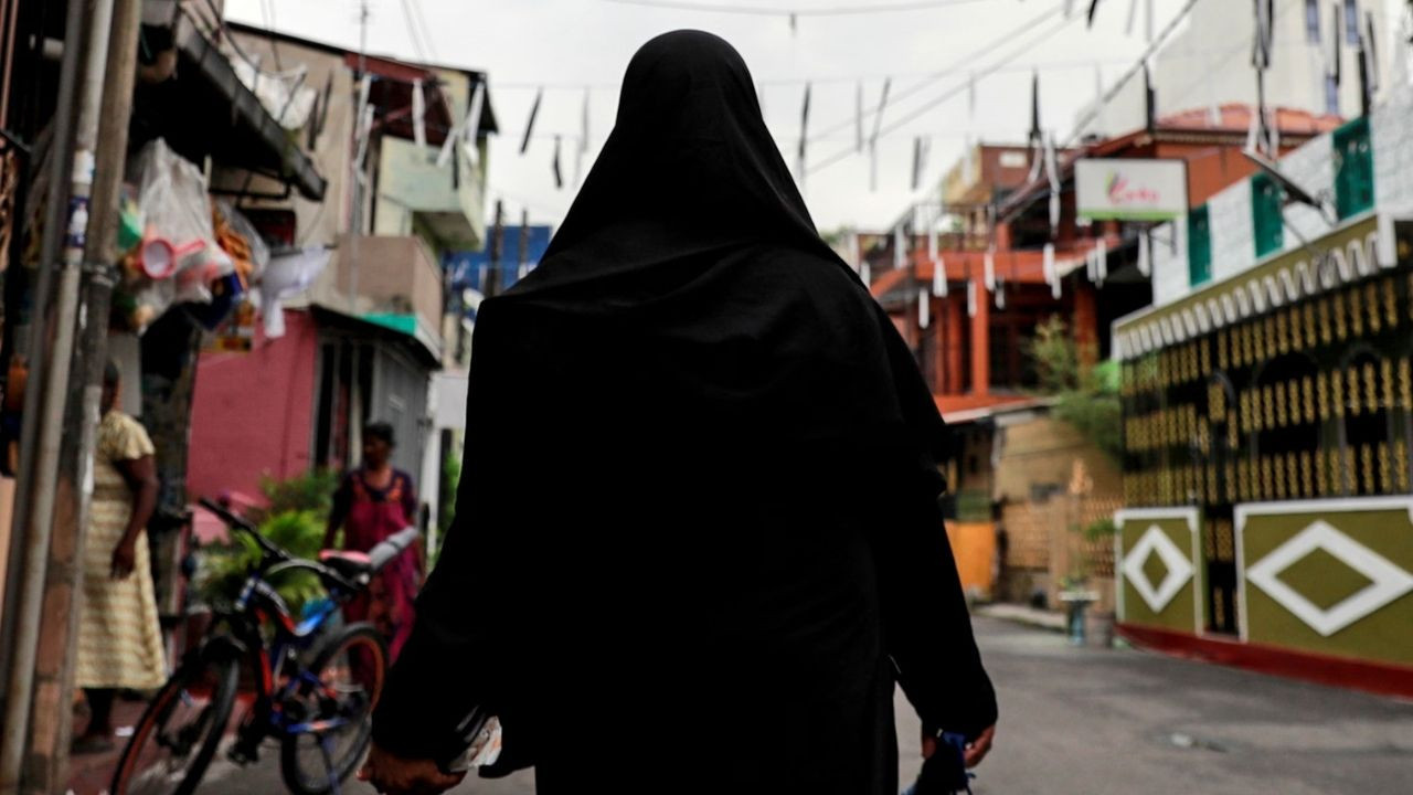 Yüzünü örten kuyumcuya giremeyecek