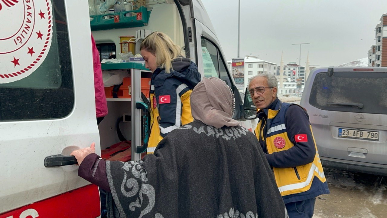 Binada gaz zehirlenmesi: 6 kişi hastaneye kaldırıldı