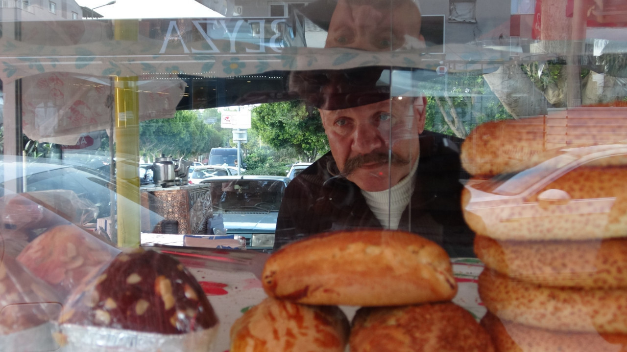 Yüzlerce Yeşilçam filminde rol aldı, şimdi simit satarak geçiniyor