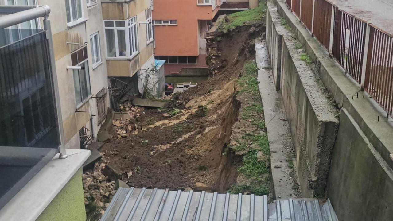 Edirne'de sağanak: İstinat duvarı yıkıldı