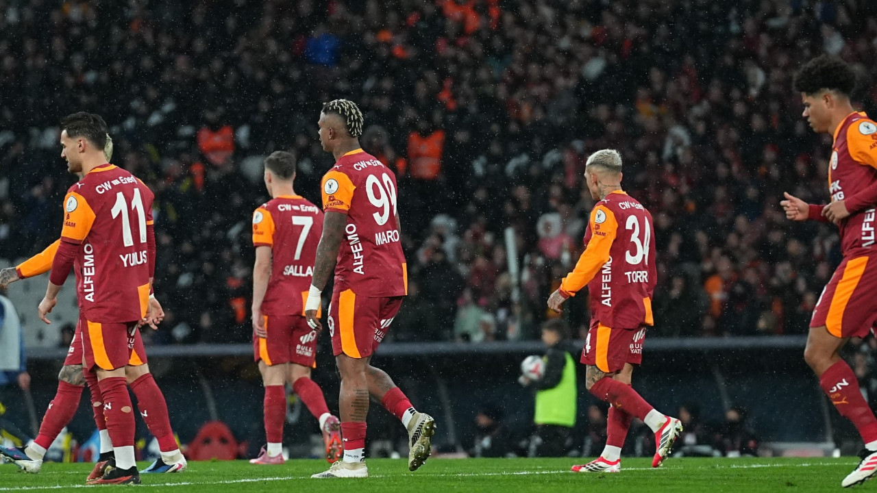 Galatasaray, Fenerbahçe'ye 4 maç sonra boyun eğdi