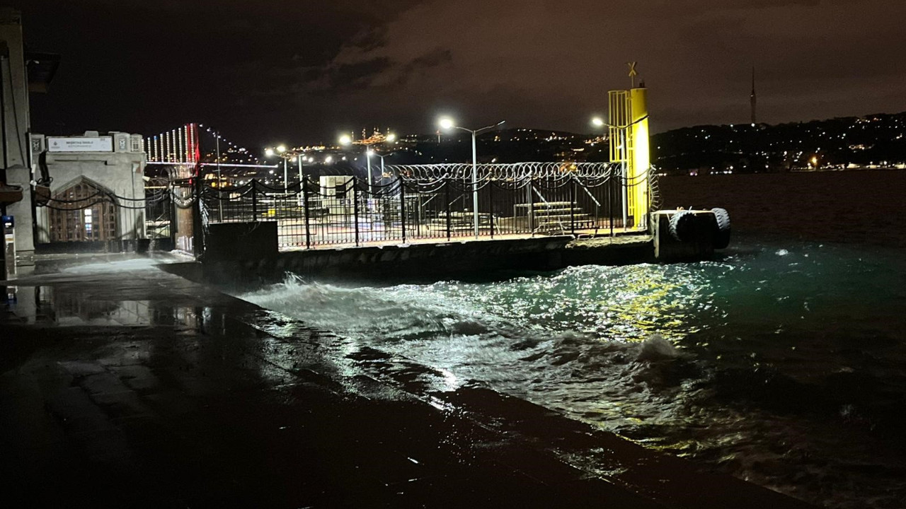 İstanbul’da lodos sabah saatlerinde etkisini artırdı