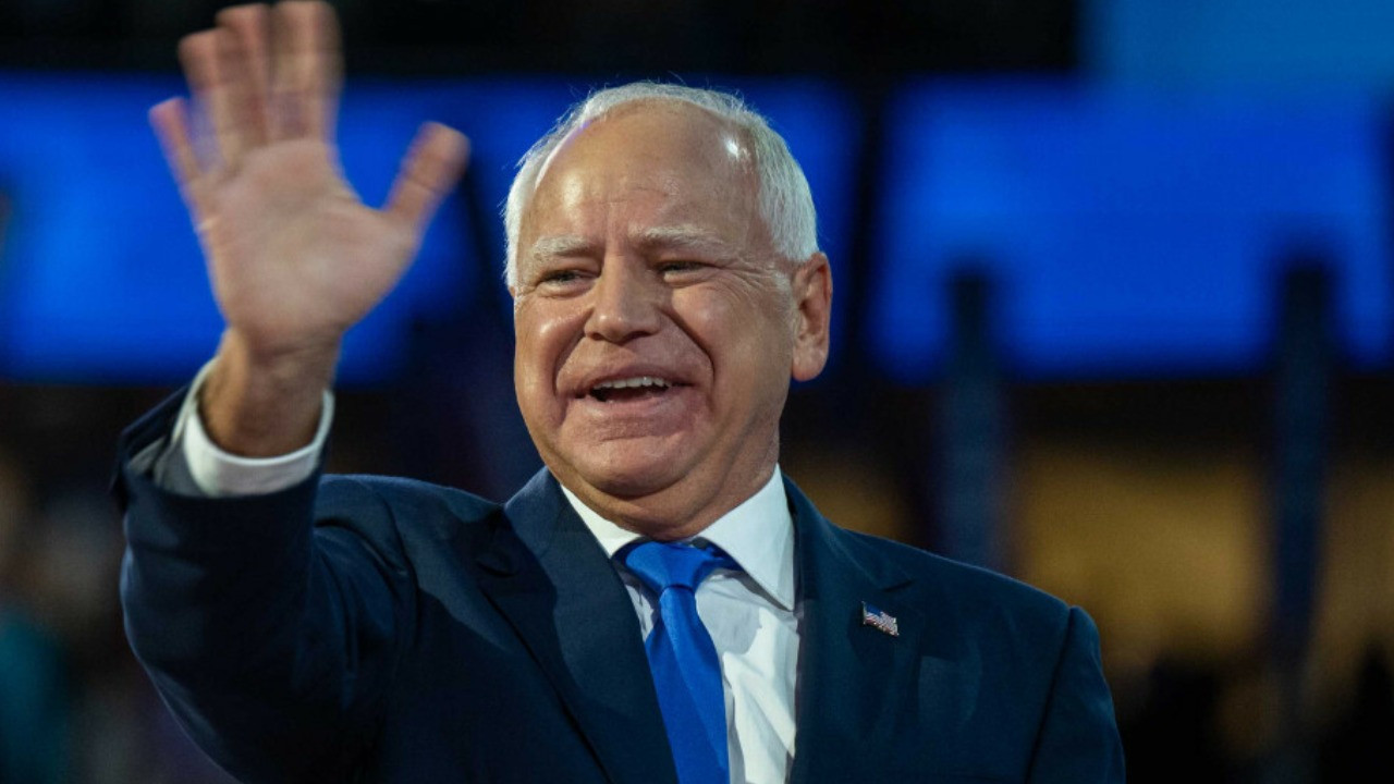 Minnesota Valisi: Gösteriler barışçıl kalsın