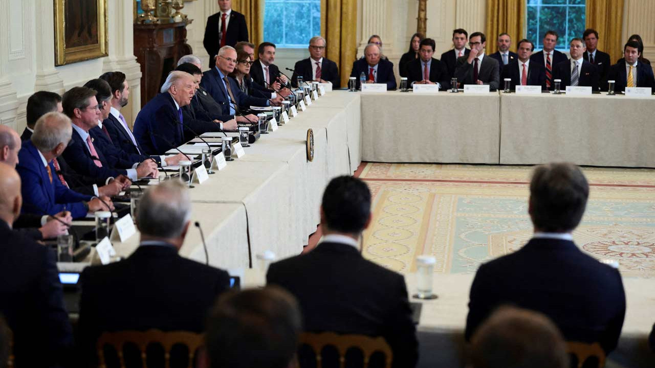 Trump petrol devlerine Venezuela pastasını anlattı